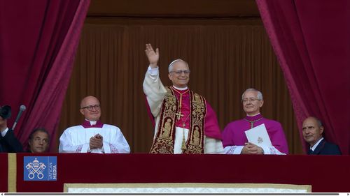 Fum alb la Vatican. A fost ales noul papă. Capturi YouTube Vatican News (2).jpg