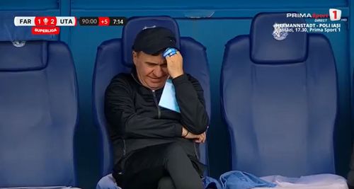 Gheorghe Hagi, în timp ce aștepta validarea golului din Farul - UTA. FOTO: captură Prima Sport 1
