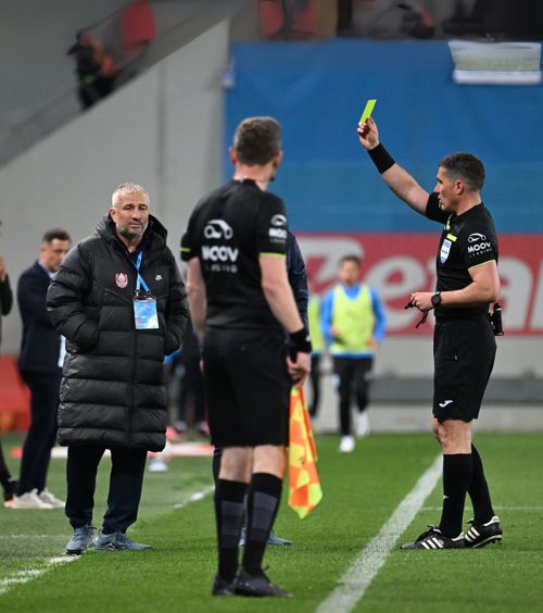  „De mult n-am mai fost așa supărat”    Dan Petrescu,  furios pe arbitraj, după U Craiova - CFR Cluj 2-2