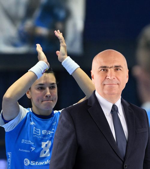 Cristina Neagu, decorată    Ilie Bolojan  îi va conferi handbalistei cea mai înaltă distincţie a statului român