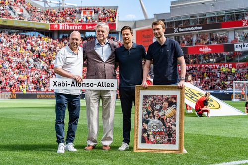 Xabi Alonso si-a luat la revedere de la Bayer Leverkusen (3).jpeg