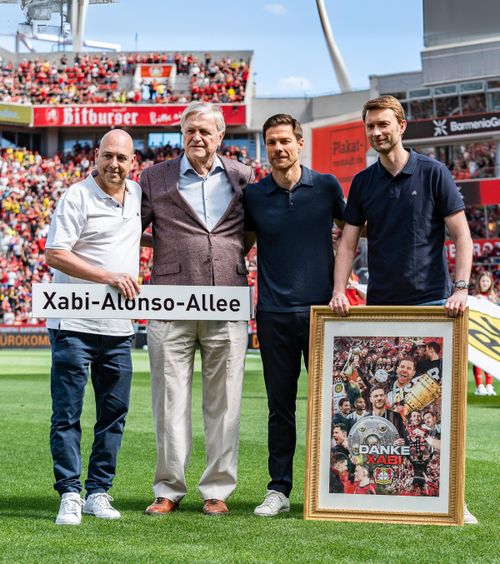Xabi Alonso și-a luat adio   Imagini emoționante cu cel care o va antrena pe Real Madrid » Cine e   favorit să-i ia locul  la Bayer Leverkusen