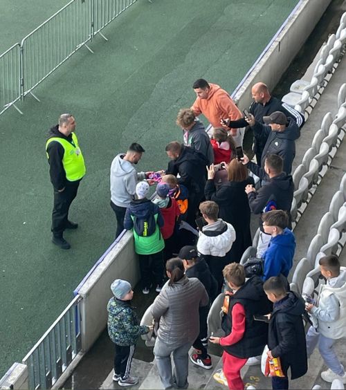 FCSB, ca acasă la Cluj  Fanii campioanei   sărbătoresc titlul!  Anunțul de la stație care a enervat galeria gazdelor