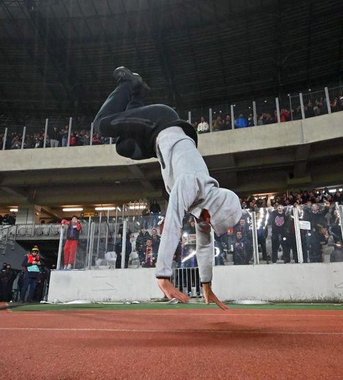 Show de breakdance după titlu     VIDEO        Vali Crețu  a explicat coregrafia din fața fanilor: „Dacă nu știi să te bucuri, nici pe teren nu poți fi 100%”