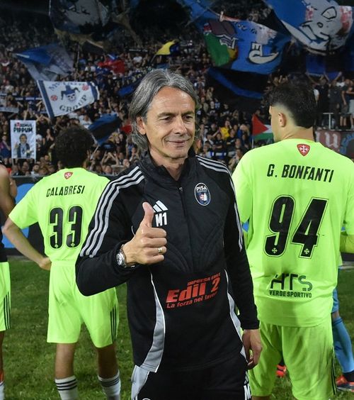 Pippo Inzaghi, cu steagul Palestinei  S-au viralizat imaginile de la sărbătoarea  promovării în Serie A cu Pisa +   Marius Marin, mesaj emoționant