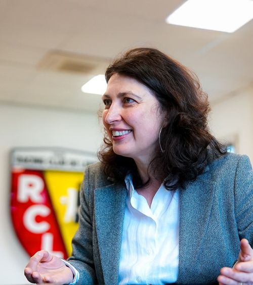 „Trăiesc pentru fotbal”  Povestea româncei   CEO la mari bănci mondiale  care impresionează azi Franța