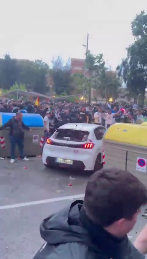 Panică la Espanyol - Barcelona! O mașină a intrat în mulțime (4).png