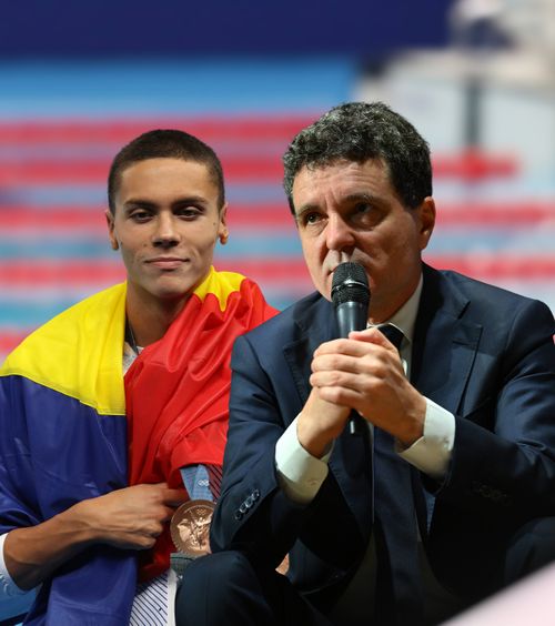 „A fost un sclav!”  Un fost angajat FRF îl jignește grav pe David Popovici, după ce sportivul a sugerat cu cine votează:   „Înseamnă că e și mai prost”
