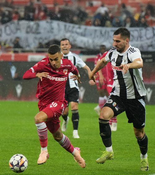 Dinamo - U Cluj 1-3  Ce remontada! „Studenții” au marcat 3 goluri cu   un om în minus