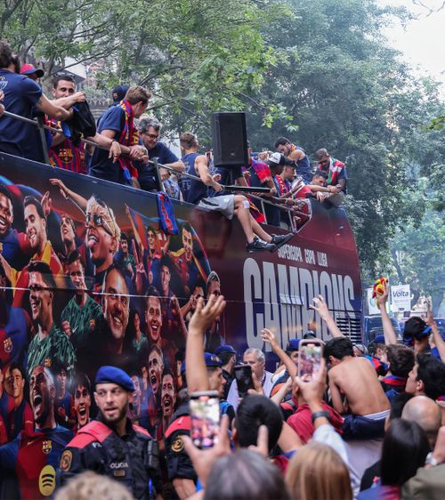 Sărbătoare în Catalonia    FOTO.  Barcelona a celebrat câștigarea titlului alături de   700.000 de fani  blaugrana