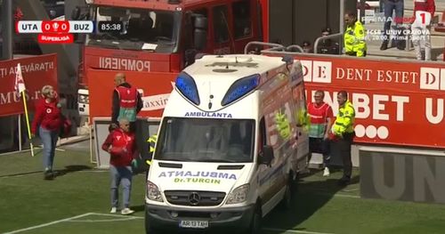 Urgență medicală la UTA - Gloria Buzău FOTO Captură video Prima Sport 1