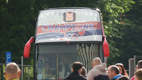Autocarul de sarbatoare al lui FCSB (1).jpeg