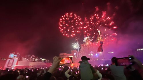 Spectacol în Piața Constituției la sosirea celor de la FCSB/ Foto: Vlad Nedelea - GOLAZO.ro.jpeg