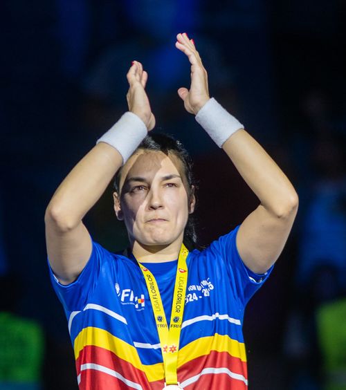 „O perioadă extraordinară”    VIDEO:    Cristina Neagu,  discurs emoționant după ultimul meci al carierei » Gestul făcut de CSM București