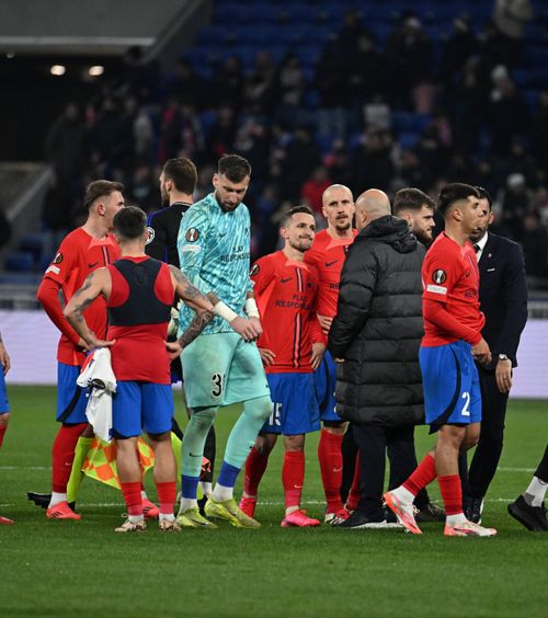 Debutează în ultima etapă   Bifează   primele minute pentru FCSB  în Liga 1 » Se pregătește și un puști de 16 ani