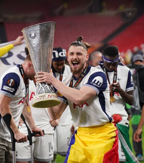 Drăgușin, gata de Liga Campionilor!  Ce a făcut „tricolorul” în vestiar după ce a câștigat Europa League cu Tottenham.   Când ar putea reveni
