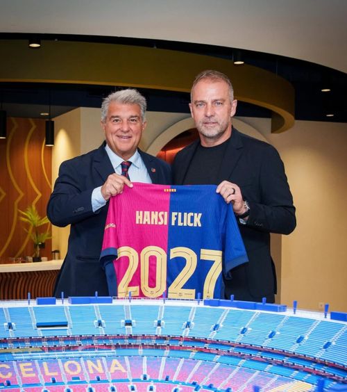 Barcelona l-a convins  Hansi Flick,   contract până în 2027  » Ce se întâmplă cu Raphinha și Lamine Yamal