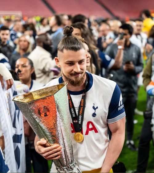 „Am negociat bine”  Agentul lui   Drăgușin  a vorbit despre suma încasată de fotbalist după finală: „Sunt trei milioane, se împart”