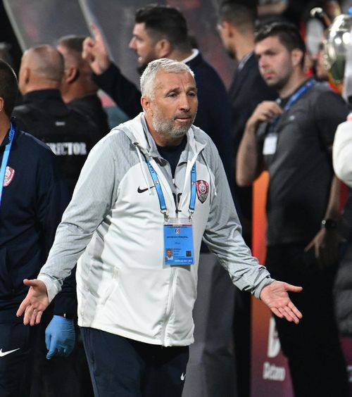 „A stricat meciul!”    Dan Petrescu,  iritat de arbitraj și la un meci fără miză: „Să dai un astfel de cartonaș...”