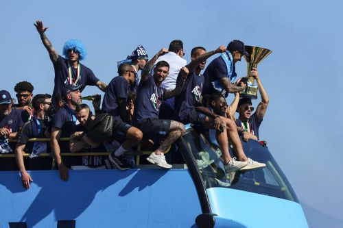 Paradă pe străzile din Napoli după câștigarea titlului (FOTO Imago)
