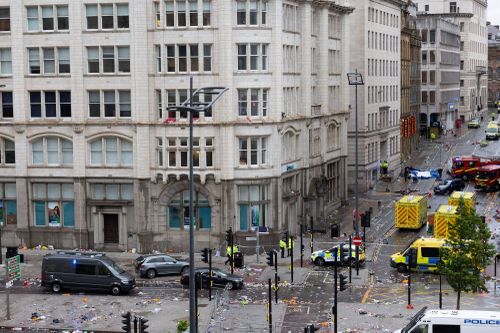 O mașină a intrat în fanii lui Liverpool (FOTO Imago)