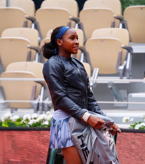 Moment de neatenție  Coco Gauff a intrat pe teren   fără rachetă și s-a amuzat:   „O să văd ce s-a întâmplat”