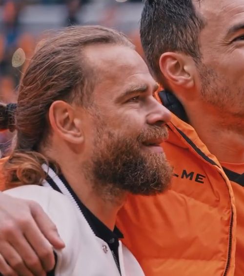 Bicfalvi a plâns în Rusia     VIDEO.  Cum l-au primit jucătorii și fanii lui Ural pe   cel mai bun marcator  din istoria clubului » Mesaj în limba română