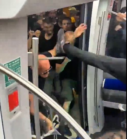 Violențe la finală    VIDEO.  Fanii celor de la PSG și Inter,   bătaie înainte de meci