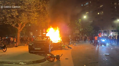 Haos pe străzile din Paris (5).png