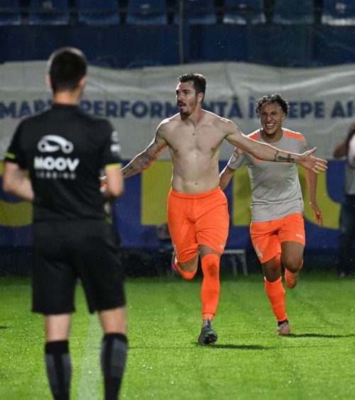 „Victoria e pentru Luca Manolache”  Marcatorul golului decisiv pentru   Metaloglobus   i-a dedicat succesul fostului său coleg, decedat la doar 19 ani