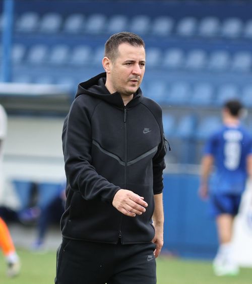 „Am vrut să fac ca Răzvan Lucescu”    Ianis Zicu,  euforic după ce a promovat-o pe Metaloglobus: „Stări nebănuite”