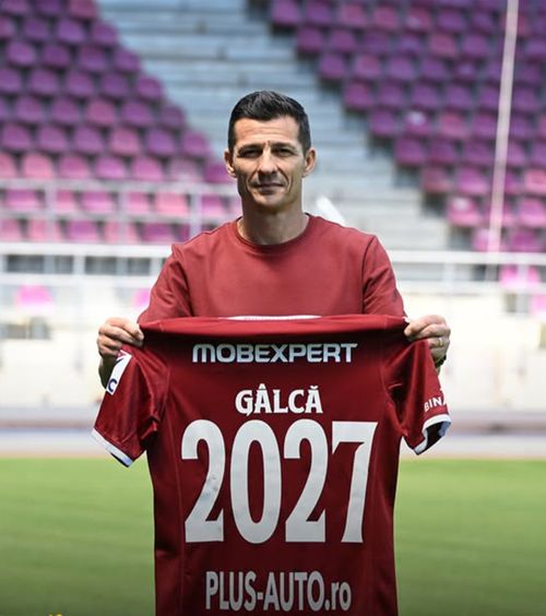 „El m-a ajutat să ajung aici”  Costel Gâlcă,   moment emoționant  la prezentarea la Rapid: „Cred că zâmbește acum, de-acolo de sus”