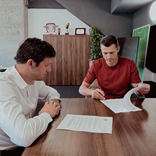 Constantin Gâlcă, oficial la Rapid. FOTO Facebook FC Rapid  (3).jpg