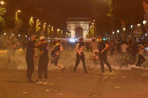 Închisoare după violențe   Urmări dure după   luptele de stradă  de la Paris: 8 agresori condamnați » Autoritățile cer pedepse și mai aspre