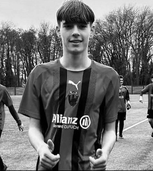 Tragedie în Franța  Un fotbalist   de doar 14 ani  a murit după un duel pe teren » Ce s-a întâmplat