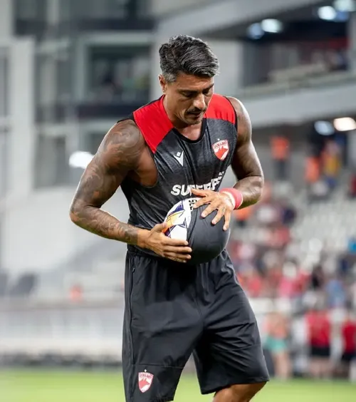 „Văd lucrurile diferit”   Explică de ce   a plecat de la Dinamo : „Poți să aduci unul care spune «da» la orice”