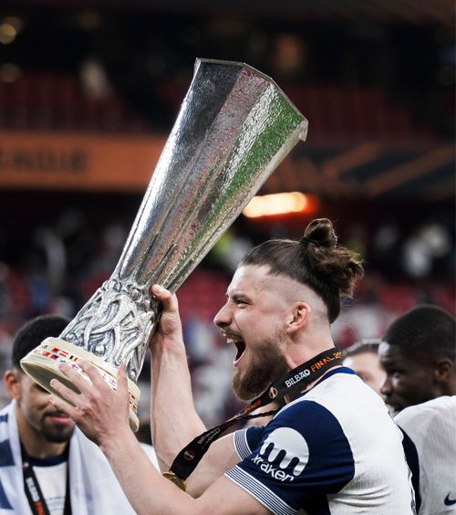 Cine îl antrenează pe Drăgușin  Tottenham trebuie să plătească   multe milioane:  și pentru Postecoglou, și pentru urmașul său