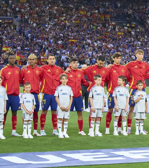 Cu sufletul la gură pentru Alcaraz  Jucătorii Spaniei au fost surprinși în timp ce urmăreau pe telefon   finala Roland Garros,  înaintea meciului cu Portugalia