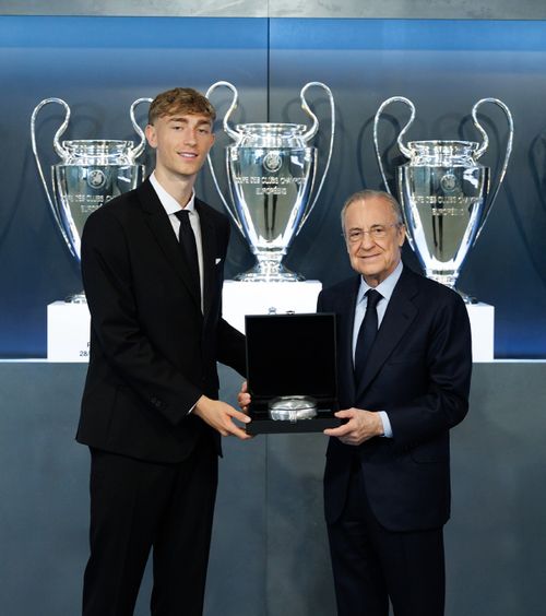 Pe urmele idolului său     Dean Huijsen,  prezentat oficial la Real Madrid. Ce număr va purta + imagini inedite din copilărie, în tricoul „galacticilor”