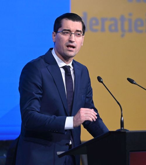 „N-am fost susținut politic”  Contre între jurnaliștii GOLAZO.ro și președintele FRF, Răzvan Burleanu, pe marginea susținerii sale politice +   legătura cu Dâncu