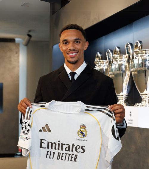 Trent, prezentat la Real Madrid  Numele care va apărea pe tricoul englezului:       „Explicația e ușoară”   + Discurs în spaniolă și lacrimile mamei