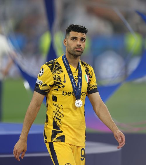 Blocat de bombe  Fotbalistul lui Cristi Chivu,   prins în Iran de atacul Israelului!  Nu poate ajunge la Mondialul Cluburilor