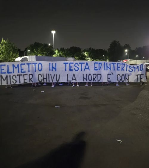 Chivu, susținut de ultrași   Bannerul afișat de   Peluza Nord  a lui Inter Milano înainte de debutul tehnicianului român pe banca nerazzurrilor