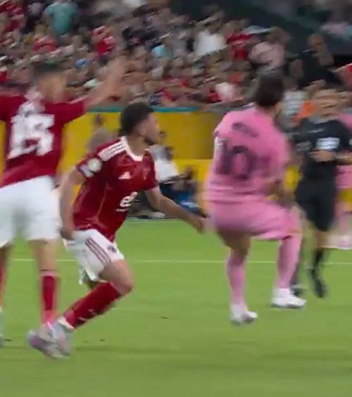 Intrarea care a amuțit tribuna   Adversarul   și-a înfipt crampoanele  în genunchiul lui Lionel Messi » Decizia arbitrului 