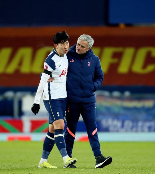 Mourinho vrea un căpitan din Premier League  Jucătorul-simbol al englezilor s-a întâlnit cu   antrenorul lui Fenerbahce