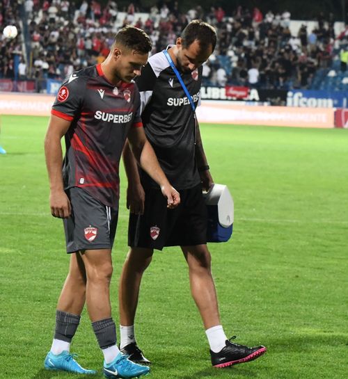 Ratează Politic startul sezonului?  Testul Isokinetic a arătat că Dennis   are deficit și dezechilibru muscular.  De azi e într-un program special de antrenamente