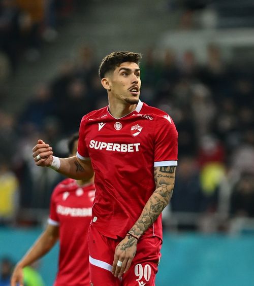 „Este o  onoare”  A devenit   oficial  jucătorul lui Dinamo: „Putem și trebuie să urcăm mai sus în clasament!”