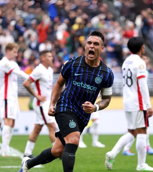 Chivu, prima victorie    VIDEO.   După un start ratat,   Inter întoarce rezultatul  și o învinge pe Urawa în prelungiri la Mondialul Cluburilor