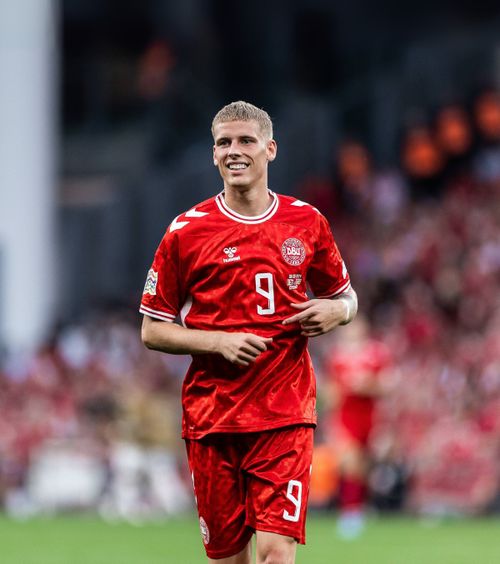 Lovitură dată de Șucu  Genoa ar fi băut palma pentru   transferul noului star  al fotbalului danez! La cât e evaluată afacerea