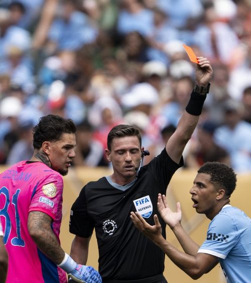 Bani pentru cartonașe  Amenzi pentru fiecare avertisment și eliminare la Mondialul Cluburilor.   Cât a plătit Atletico din cauza lui Kovacs